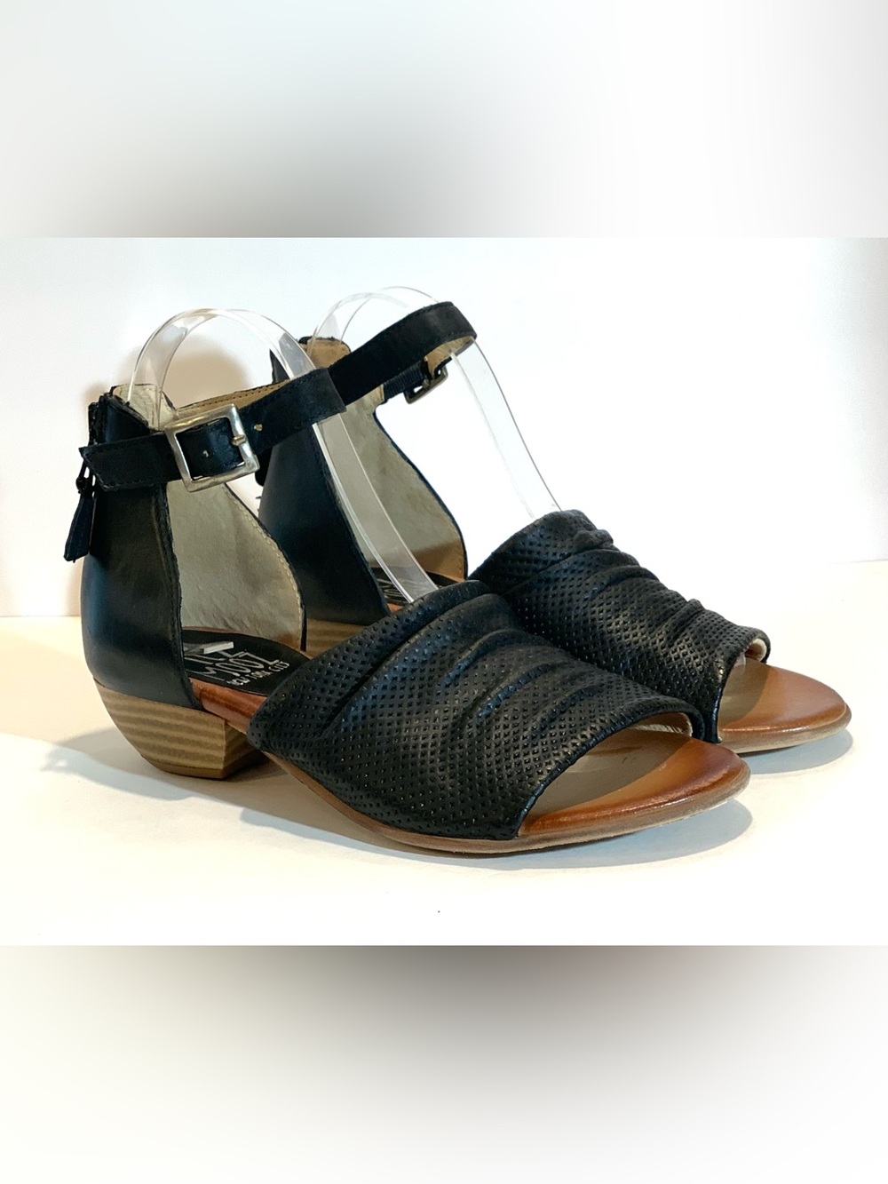 Miz Mooz Charley Wide Black Leather Sandals US 7 Wide Width